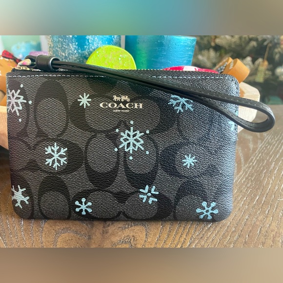 Coach Handbags - ❄️☃️NWT Coach Corner Zip Wristlet In Signature Canvas With Snowflake Print❄️☃️
